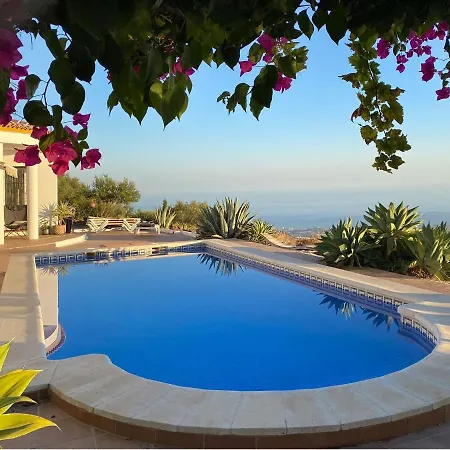 Villa Belvilla By Oyo In With Private Pool *